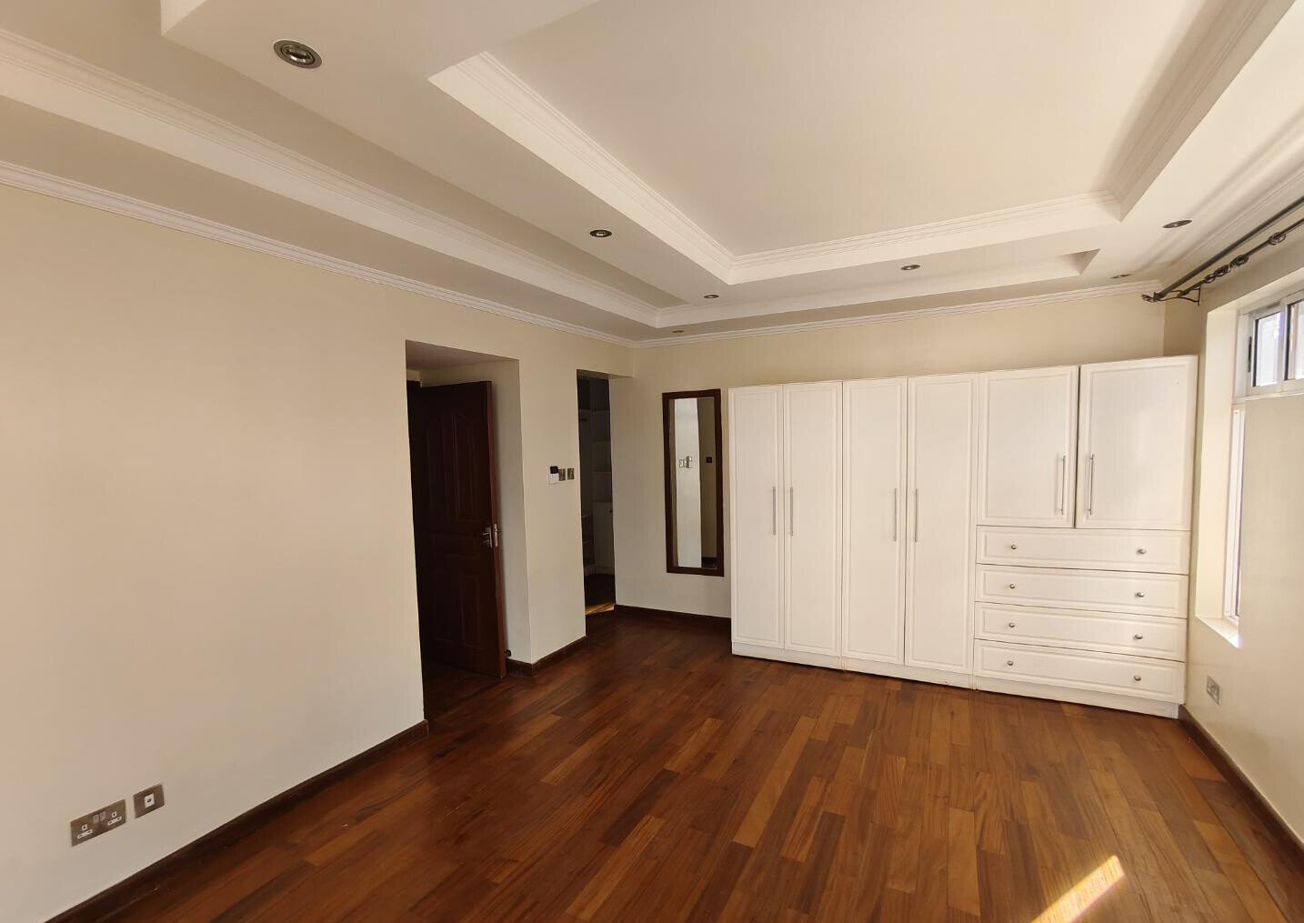 Corner Villa with Fireplace & Private Garden - Lavington