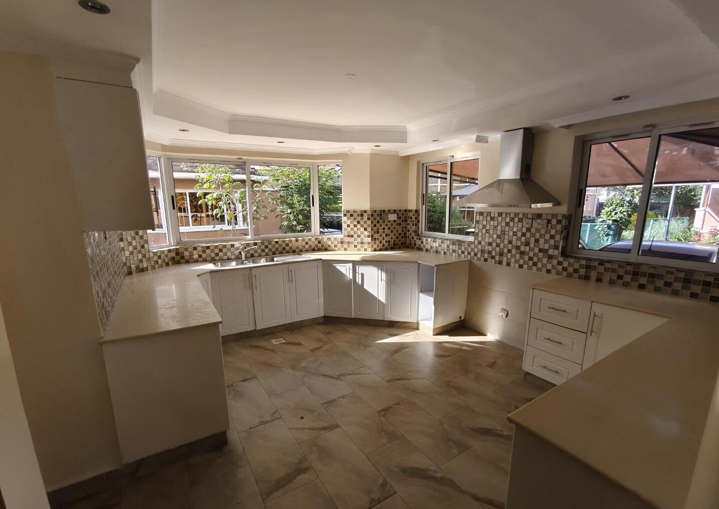Corner Villa with Fireplace & Private Garden - Lavington