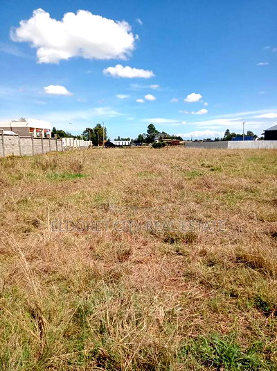 1/4 Plot Annex With Title Less Than 100metres From Tarmac - Image 1