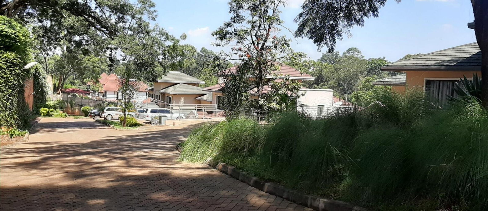 5 En-Suite Townhouse with Servant Quarters & Pool - Kitisuru