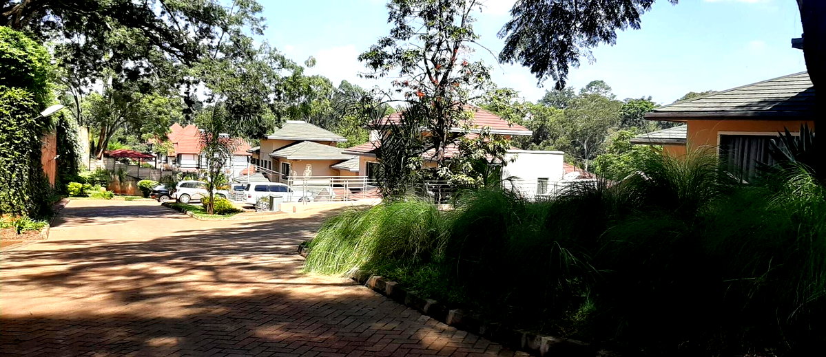 5 En-Suite Townhouse with Servant Quarters & Pool - Kitisuru