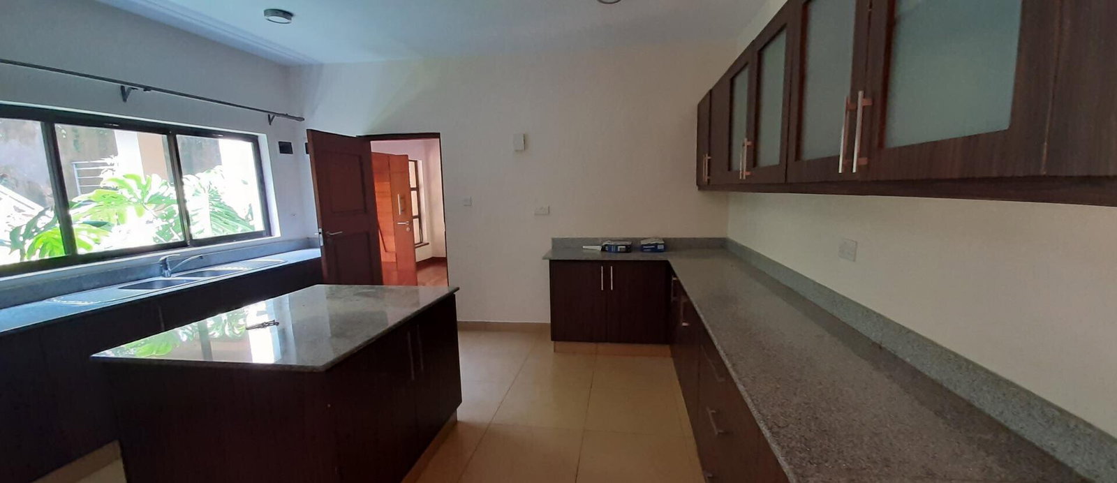 5 En-Suite Townhouse with Servant Quarters & Pool - Kitisuru