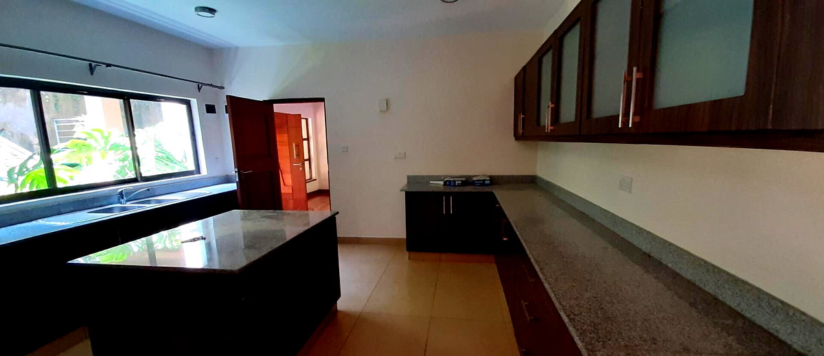 5 En-Suite Townhouse with Servant Quarters & Pool - Kitisuru