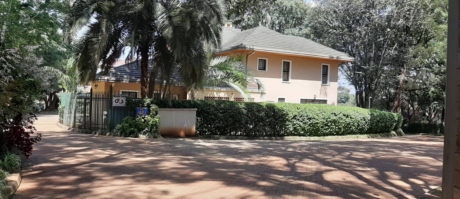 5 En-Suite Townhouse with Servant Quarters & Pool - Kitisuru