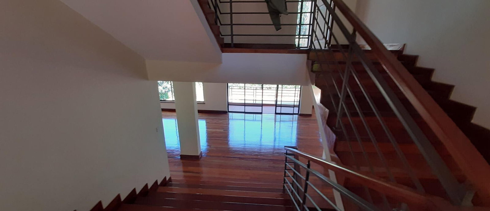 5 En-Suite Townhouse with Servant Quarters & Pool - Kitisuru