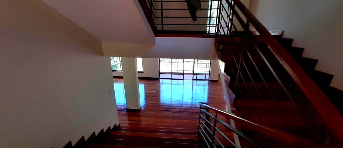 5 En-Suite Townhouse with Servant Quarters & Pool - Kitisuru