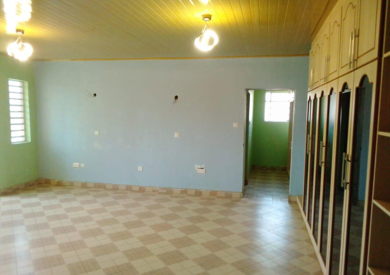 5BR Townhouse with Ready Title & 3-Car Parking - Ruiru
