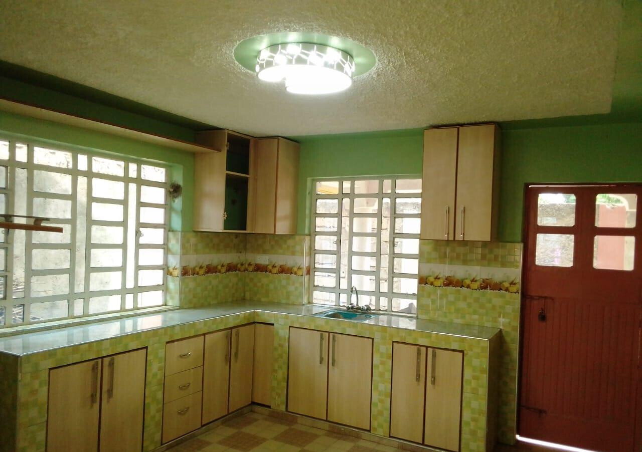 5BR Townhouse with Ready Title & 3-Car Parking - Ruiru