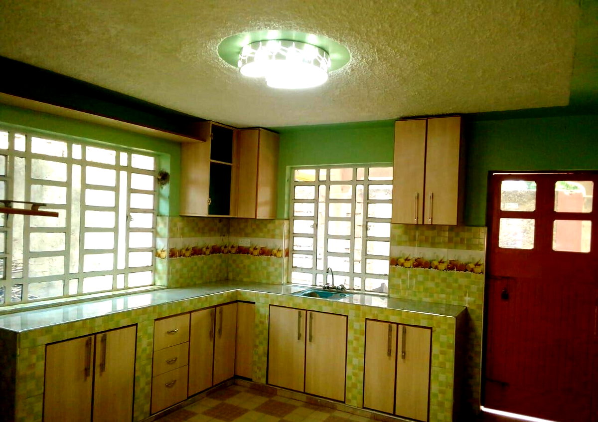5BR Townhouse with Ready Title & 3-Car Parking - Ruiru