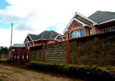 5BR Townhouse with Ready Title & 3-Car Parking - Ruiru