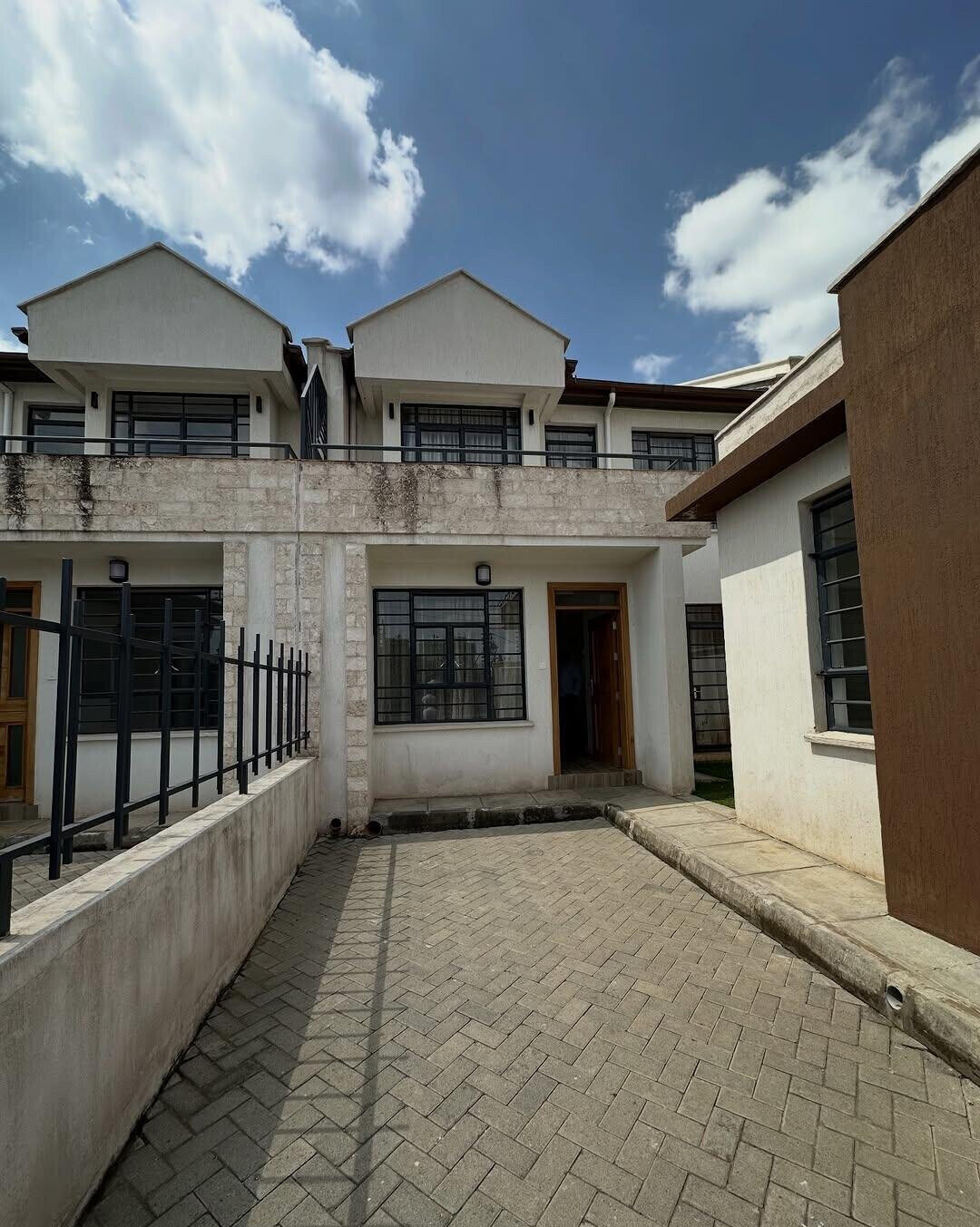 4BR Maisonette with Breakfast Bar & Solar Provision - South C