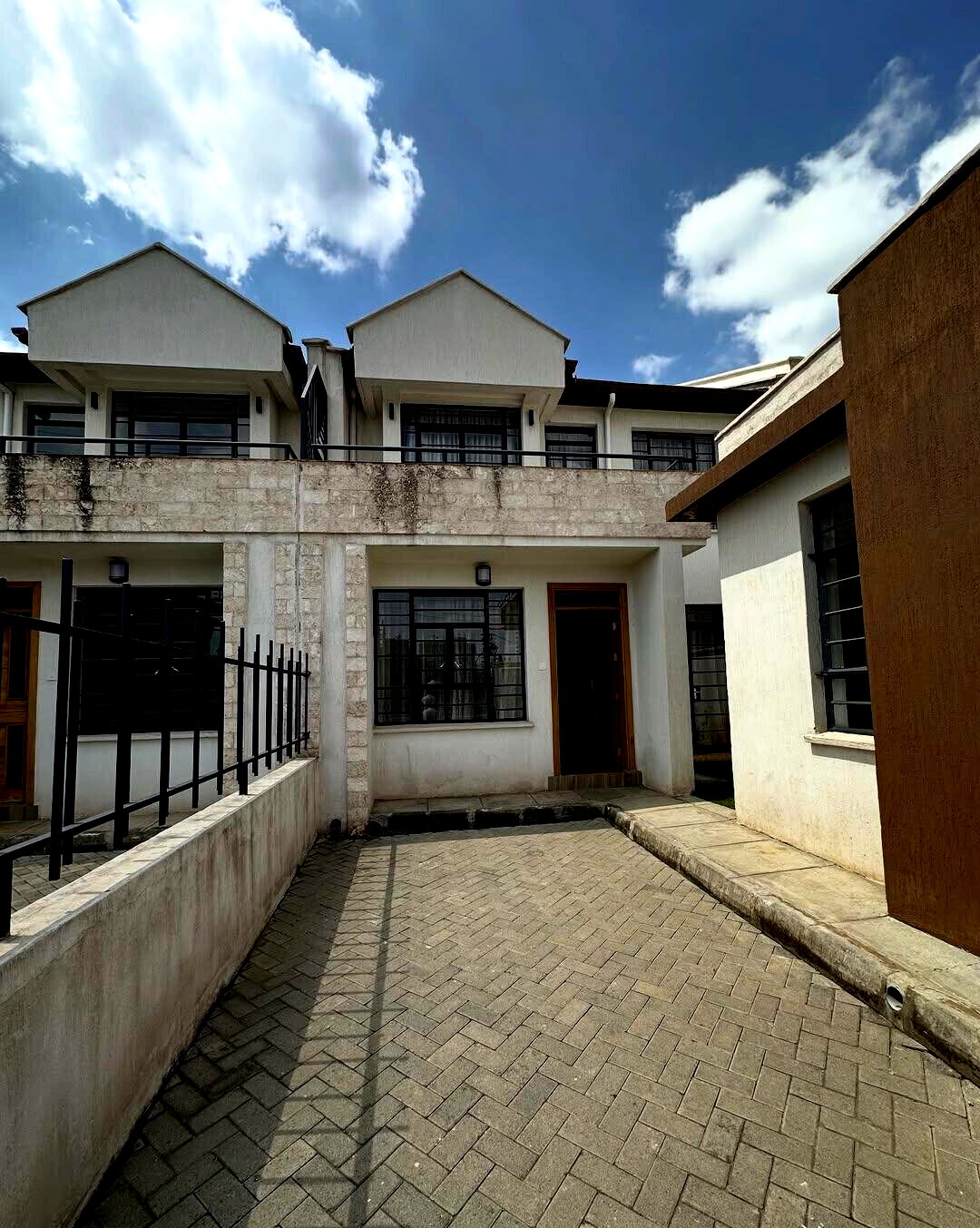 4BR Maisonette with Breakfast Bar & Solar Provision - South C