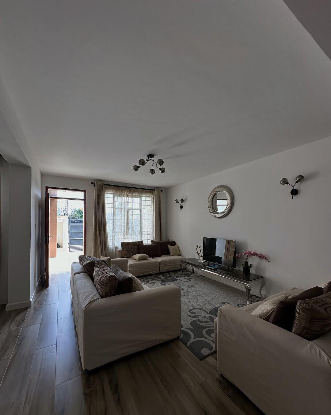 4BR Maisonette with Breakfast Bar & Solar Provision - South C