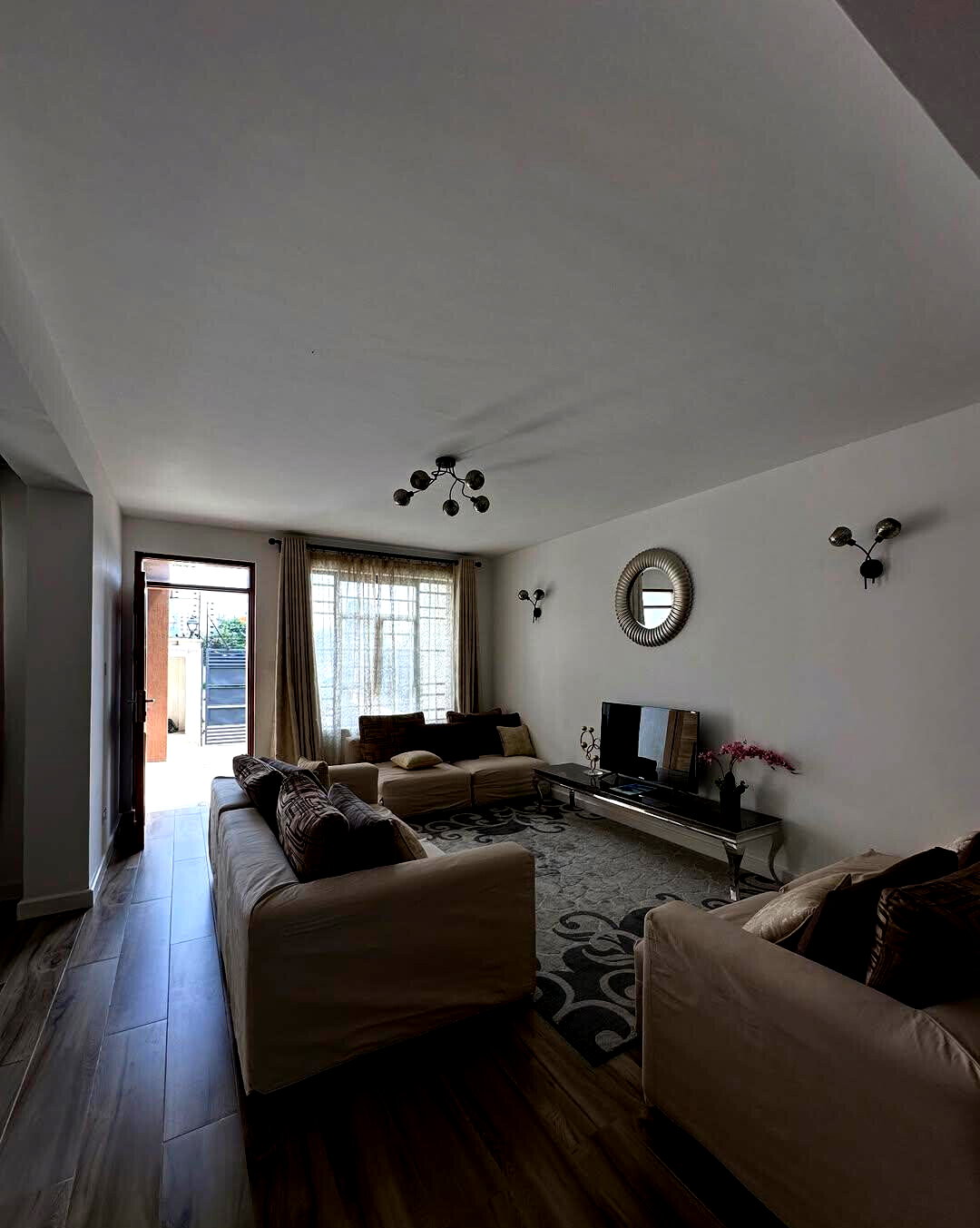 4BR Maisonette with Breakfast Bar & Solar Provision - South C