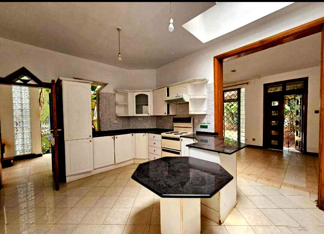 4BR Townhouse with Attic Office & Private Garden - Kilimani