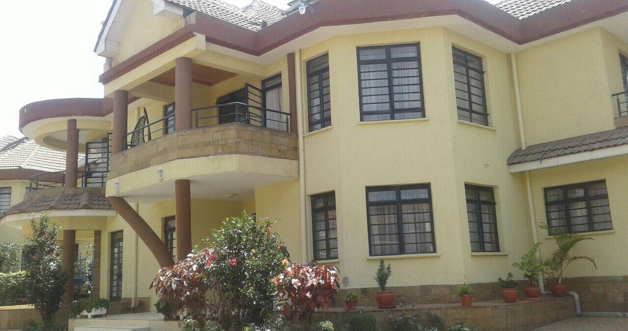 Spacious 5-Ensuite Townhouse with Mature Garden & DSQ - Lavington