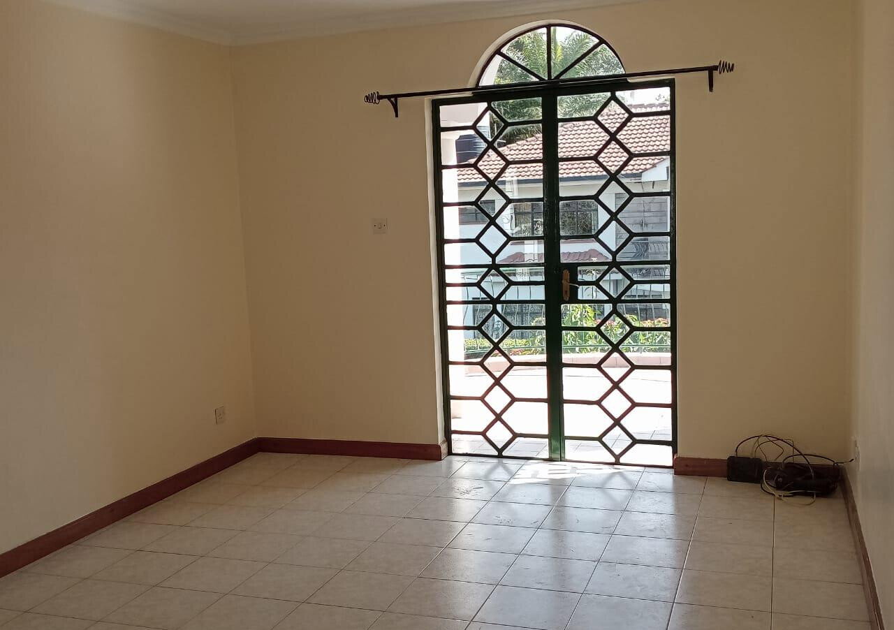 5BR Townhouse with Jacuzzi & Etched Glass Terrace - Westlands