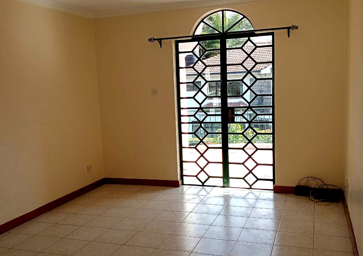 5BR Townhouse with Jacuzzi & Etched Glass Terrace - Westlands