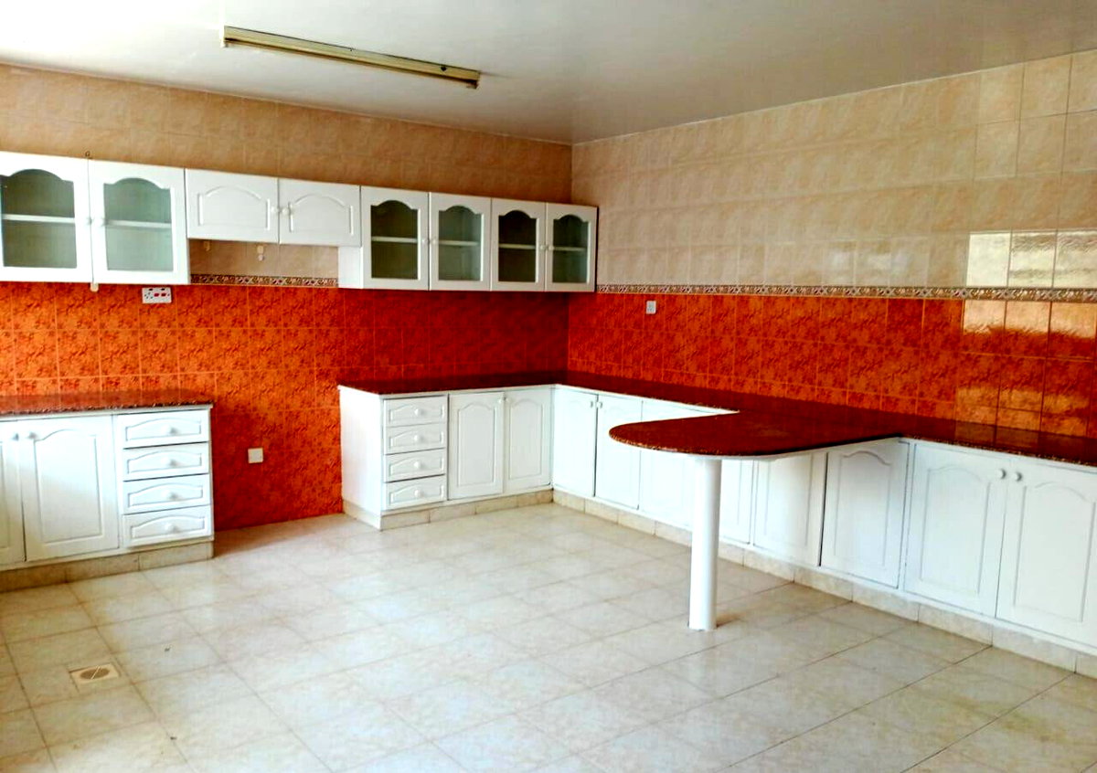 5BR Townhouse with Jacuzzi & Etched Glass Terrace - Westlands