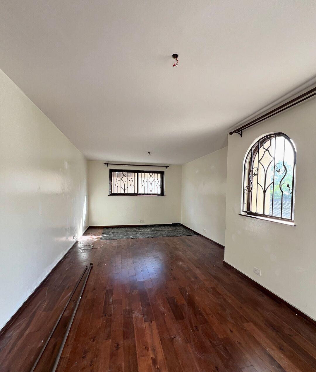 5-Ensuite Townhouse with Front Garden & Family Room - Lavington