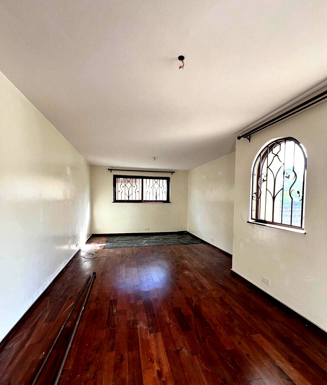 5-Ensuite Townhouse with Front Garden & Family Room - Lavington