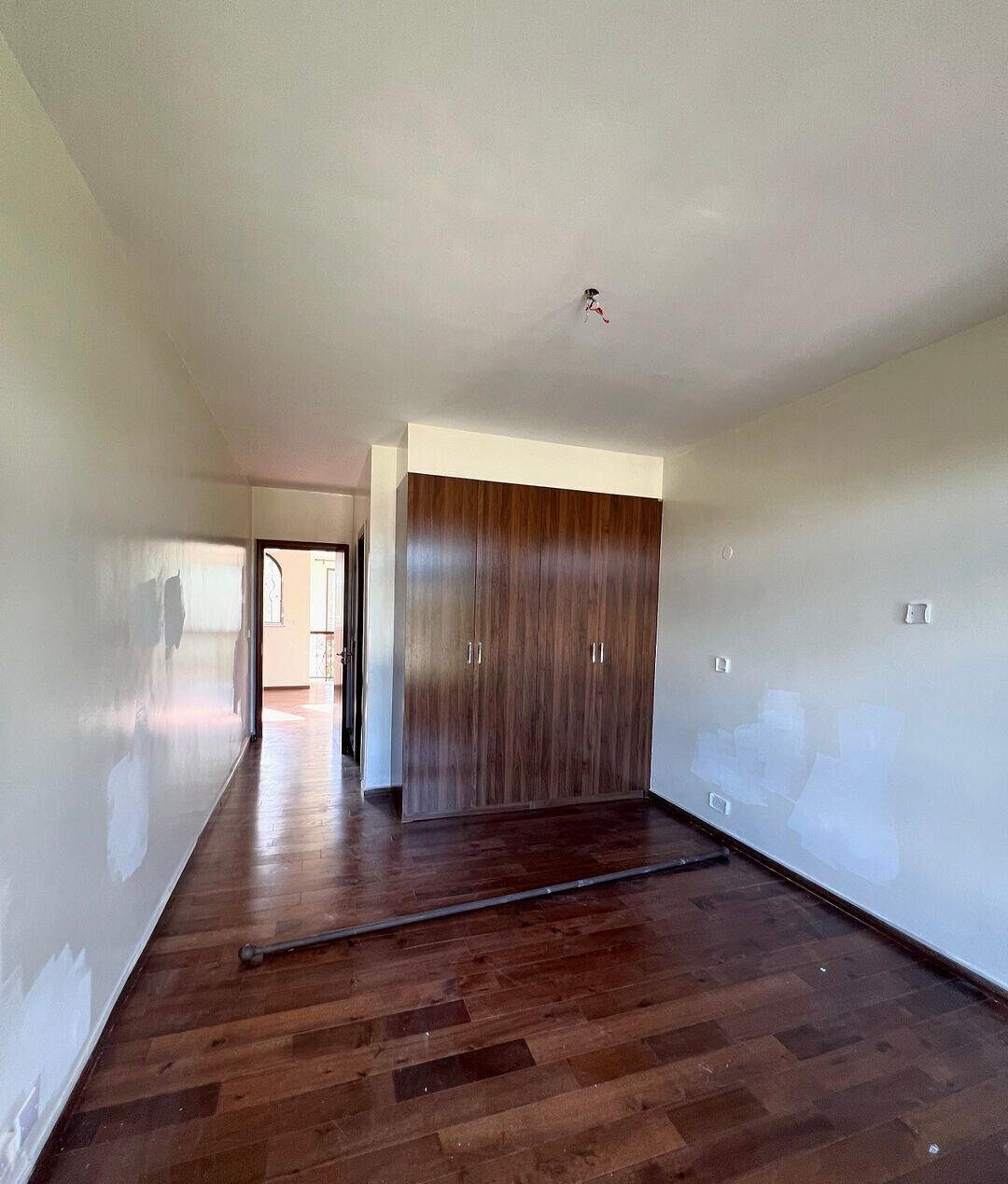 5-Ensuite Townhouse with Front Garden & Family Room - Lavington