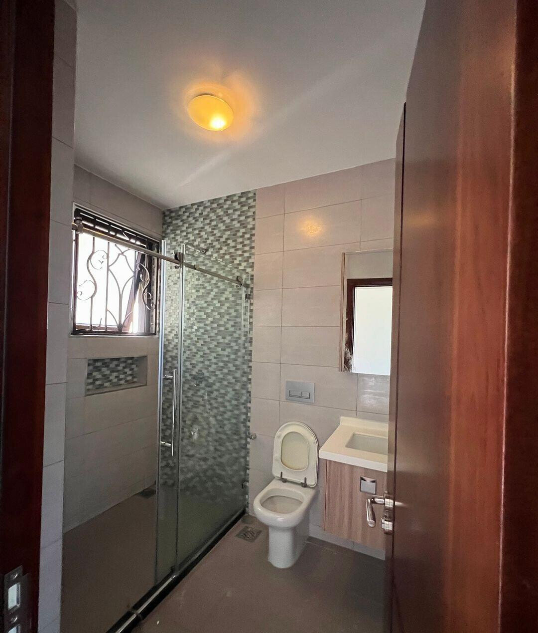 5-Ensuite Townhouse with Front Garden & Family Room - Lavington