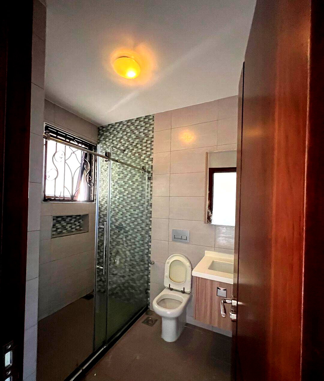 5-Ensuite Townhouse with Front Garden & Family Room - Lavington
