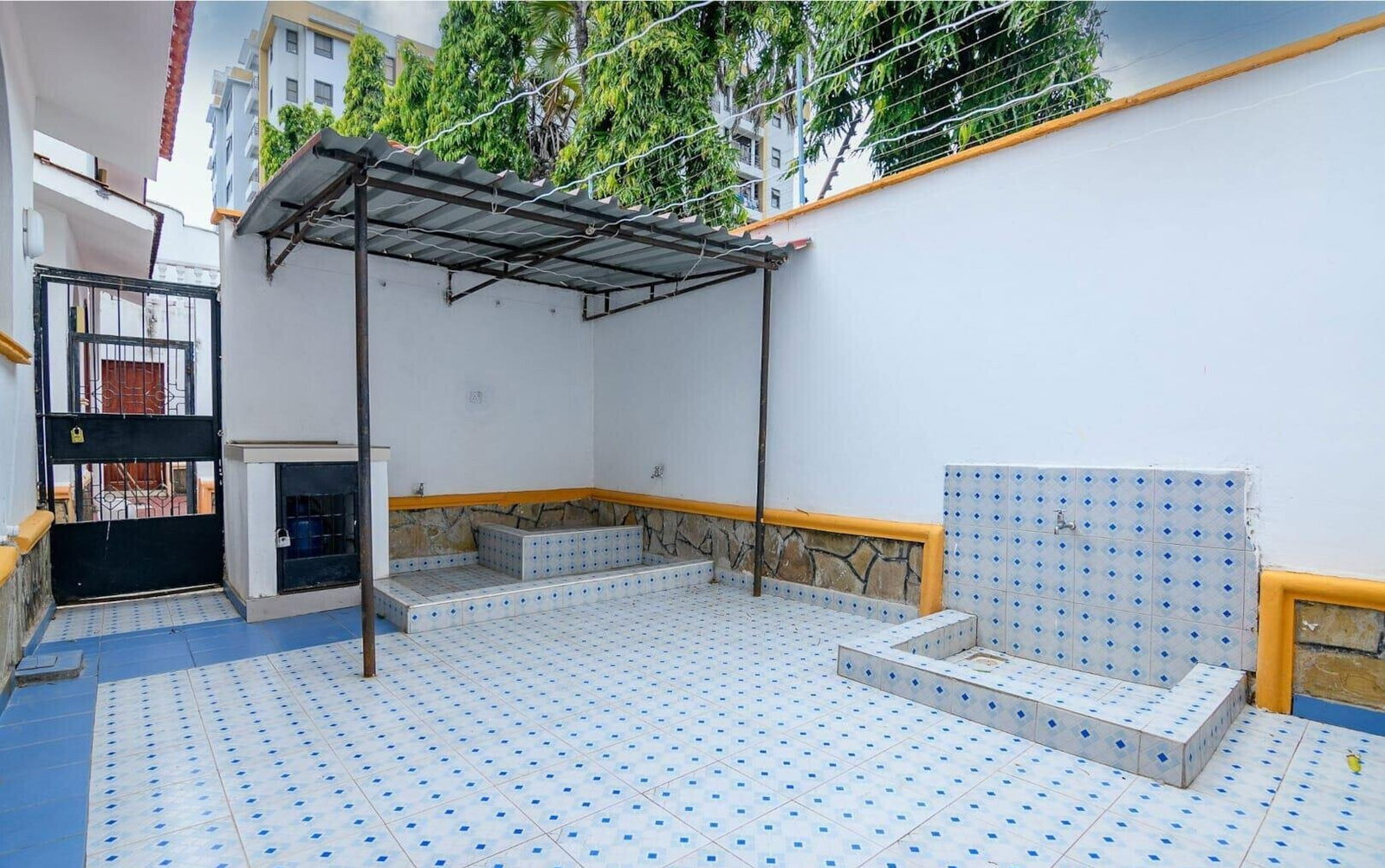 4BR Townhouse Steps from Nyali Beach - Gated Community