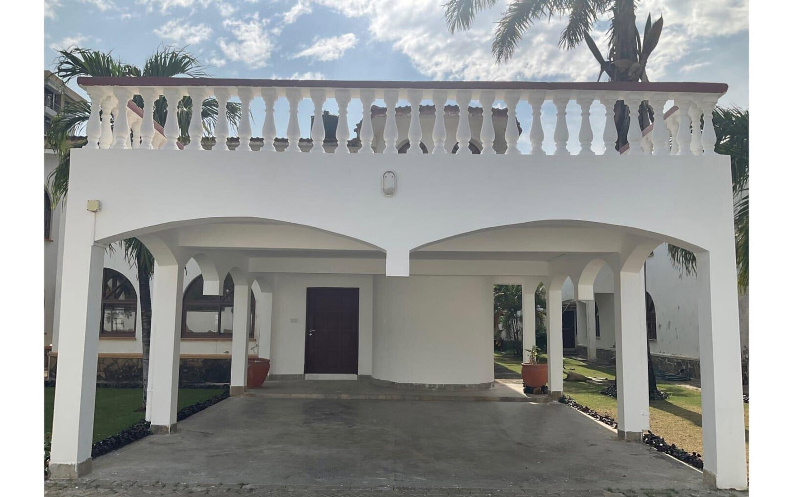 4BR Townhouse Steps from Nyali Beach - Gated Community