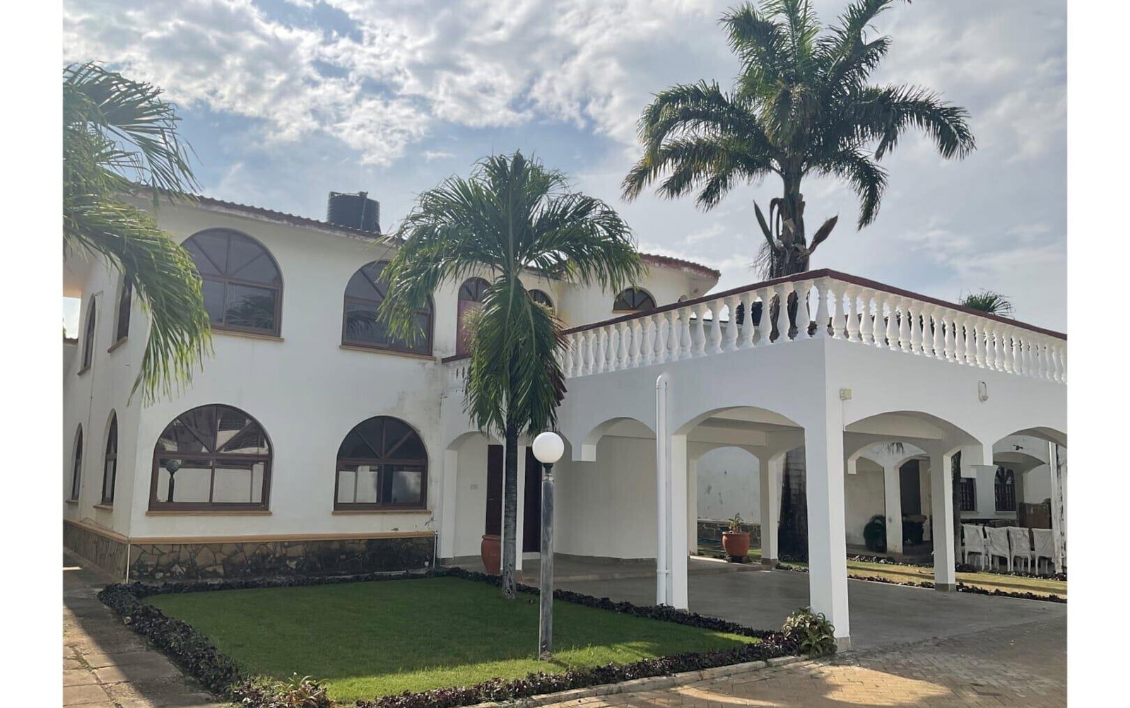 4BR Townhouse Steps from Nyali Beach - Gated Community