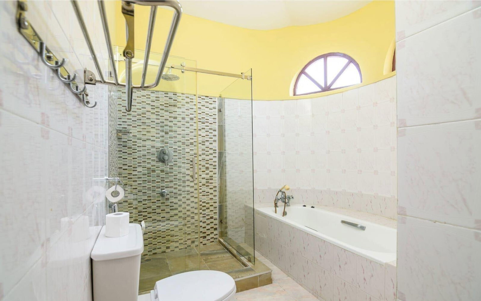 4BR Townhouse Steps from Nyali Beach - Gated Community