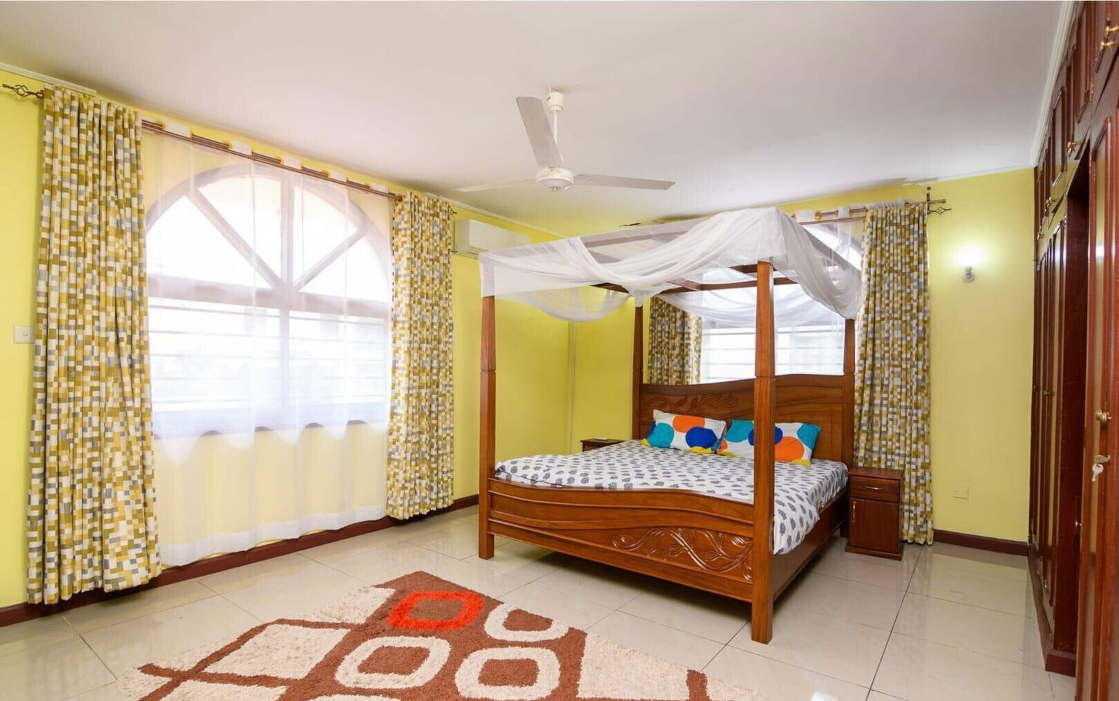 4BR Townhouse Steps from Nyali Beach - Gated Community