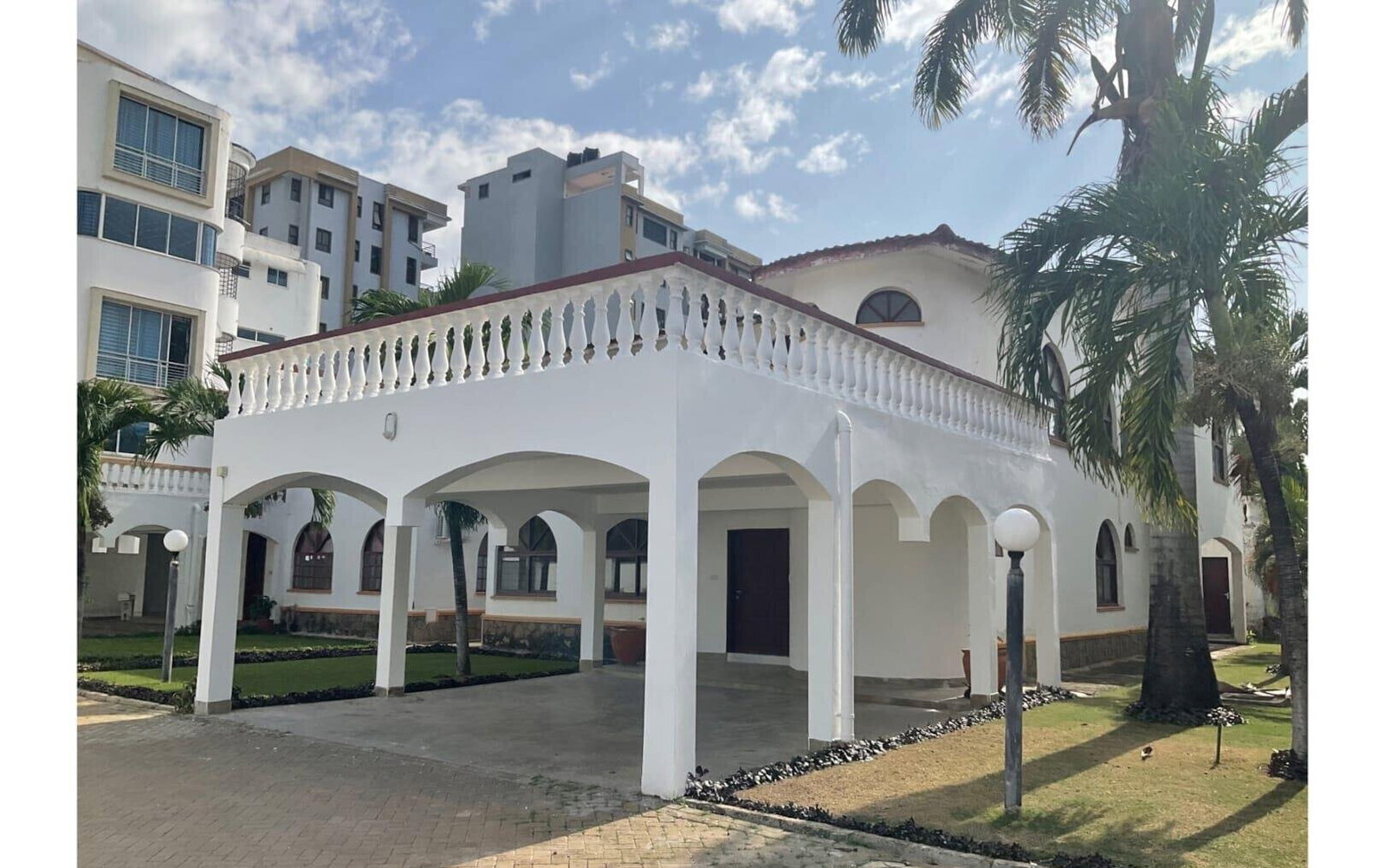 4BR Townhouse Steps from Nyali Beach - Gated Community