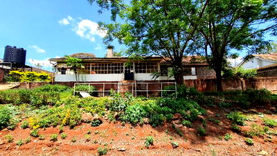 3bdrm Bungalow in Bendor Estate for Sale - Image 4