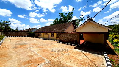 3bdrm Bungalow in Bendor Estate for Sale - Image 2