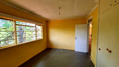 3bdrm Bungalow in Bendor Estate for Sale - Image 5