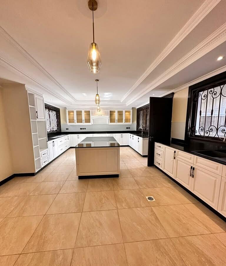 7-Ensuite Townhouse with DSQ & 24/7 Security – Karen