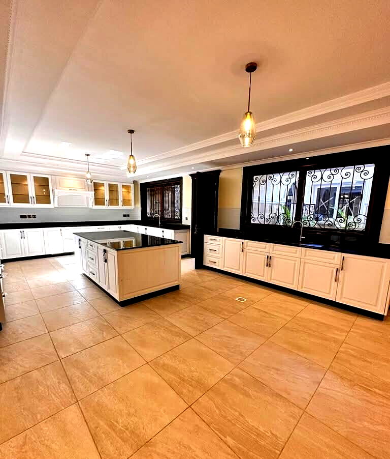 7-Ensuite Townhouse with DSQ & 24/7 Security – Karen