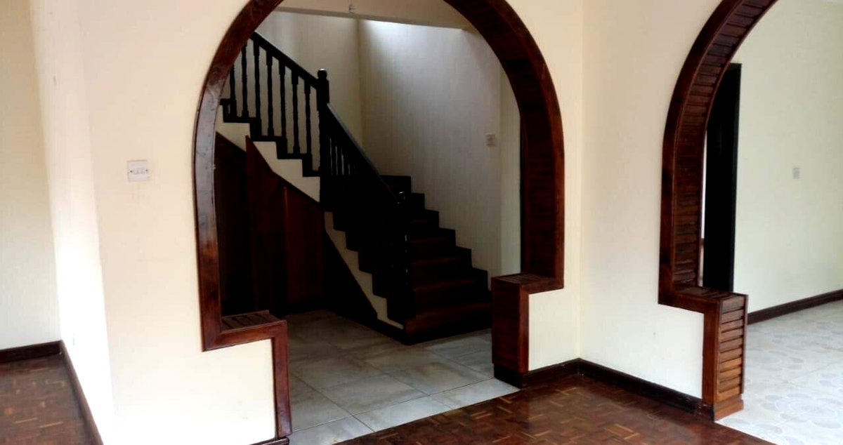 4BR Townhouse with Parquet Floors & DSQ - Lavington