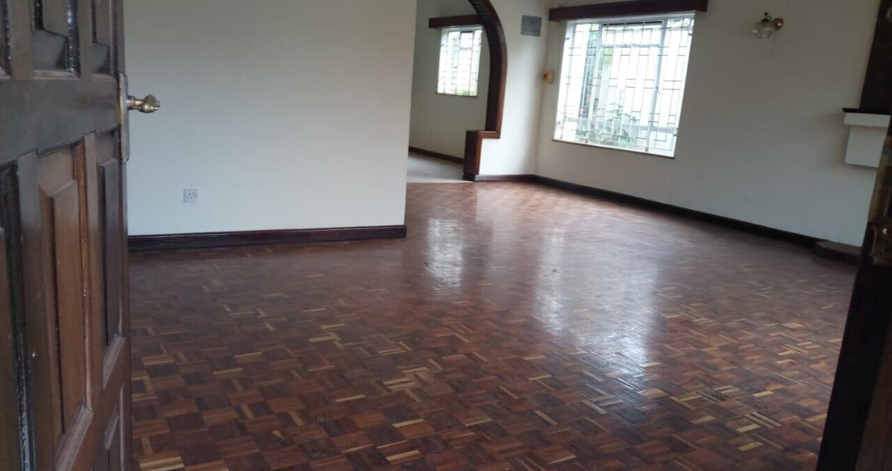 4BR Townhouse with Parquet Floors & DSQ - Lavington