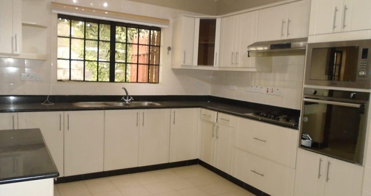 4-Ensuite Townhouse with Study & SQ in Secure Gated Community - Spring Valley