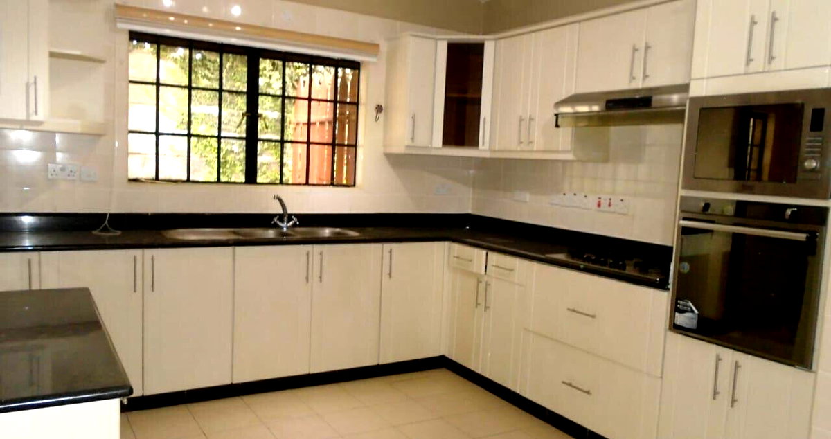 4-Ensuite Townhouse with Study & SQ in Secure Gated Community - Spring Valley