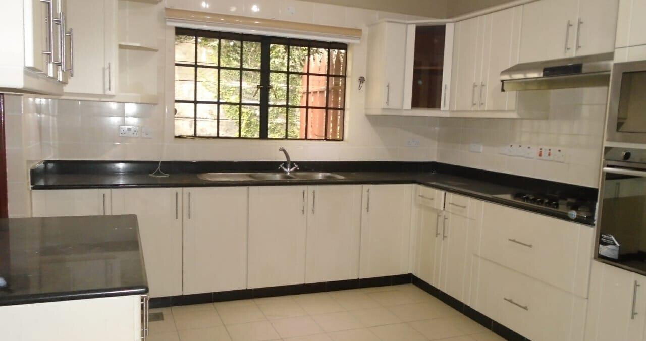 4-Ensuite Townhouse with Study & SQ in Secure Gated Community - Spring Valley