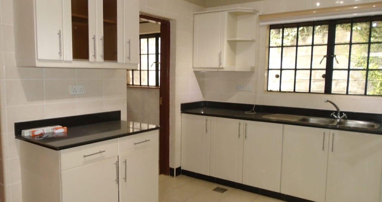 4-Ensuite Townhouse with Study & SQ in Secure Gated Community - Spring Valley