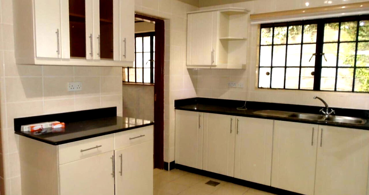 4-Ensuite Townhouse with Study & SQ in Secure Gated Community - Spring Valley