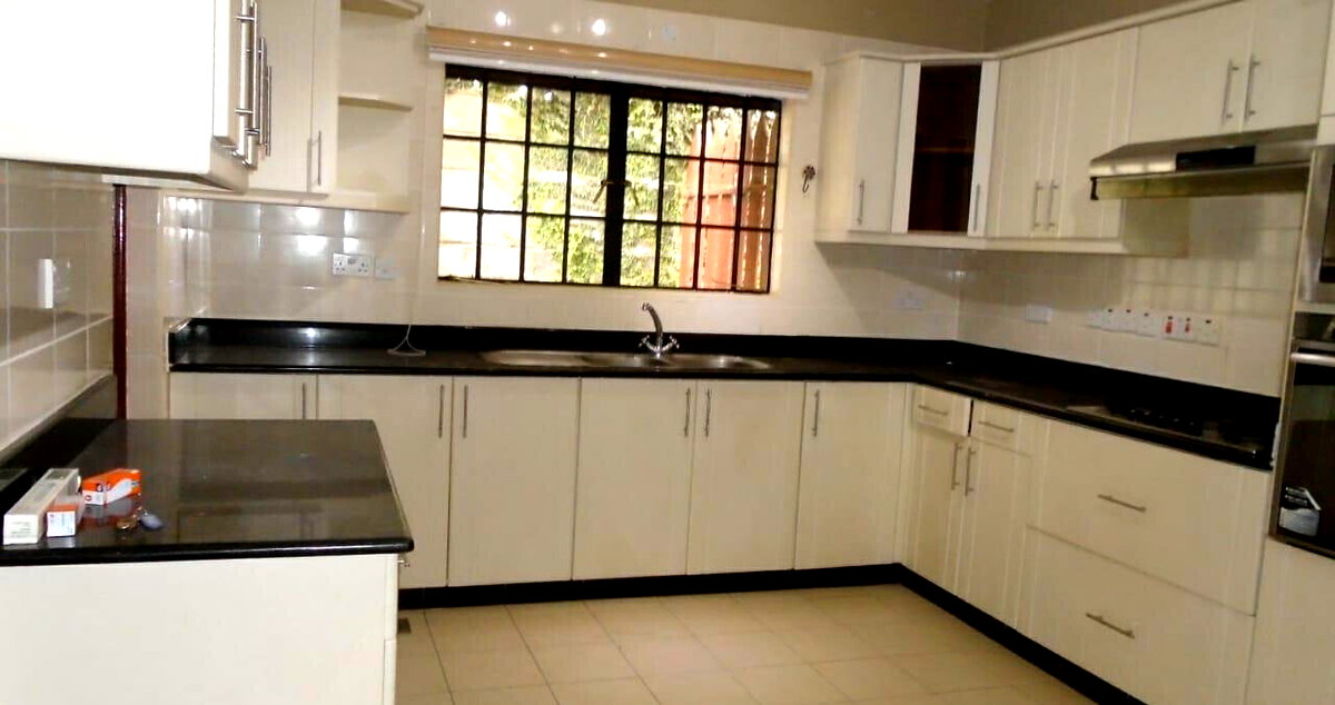 4-Ensuite Townhouse with Study & SQ in Secure Gated Community - Spring Valley