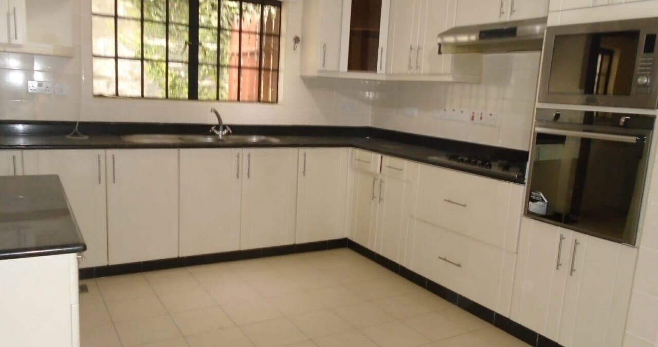 4-Ensuite Townhouse with Study & SQ in Secure Gated Community - Spring Valley