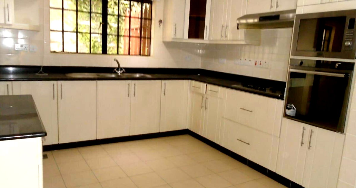 4-Ensuite Townhouse with Study & SQ in Secure Gated Community - Spring Valley