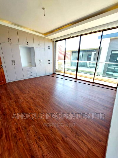 5bdrm Mansion in Membley for rent - Image 12